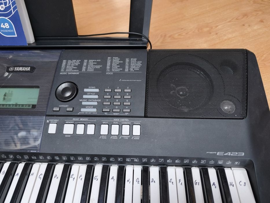 Keyboard Yamaha E423  ZESTAW