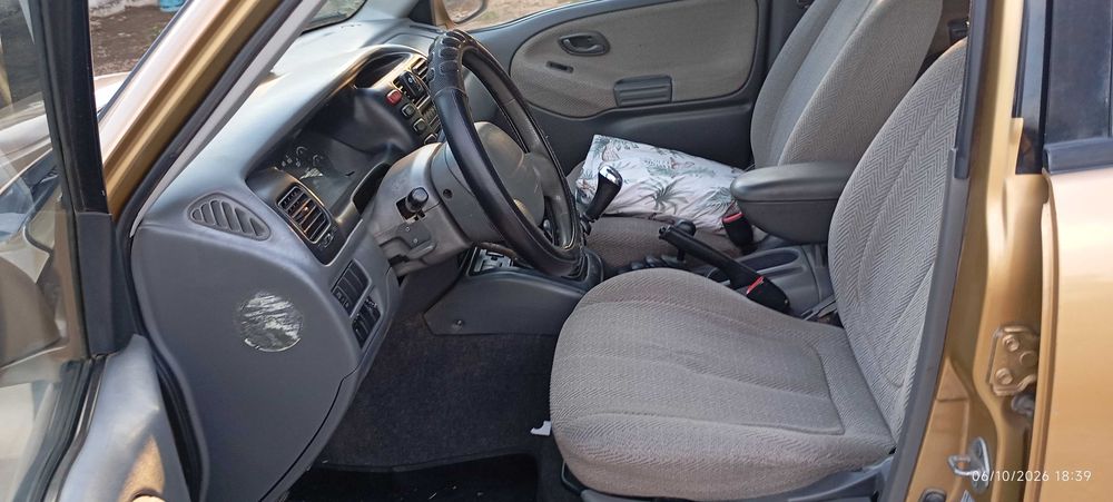 Vendo ou troco Suzuki grand Vitara por carro ou jippe automático foto 2