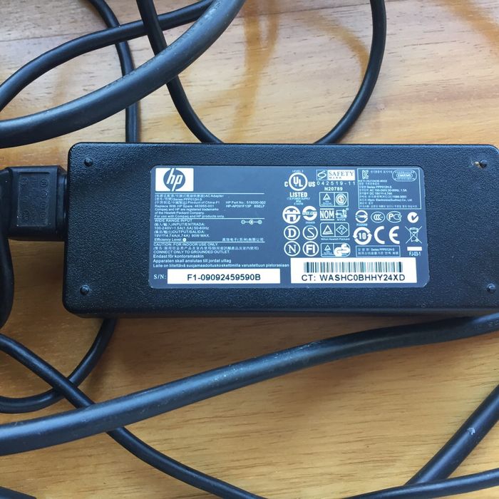 Carregador HP /outro universal marca targus com ficha toshiba