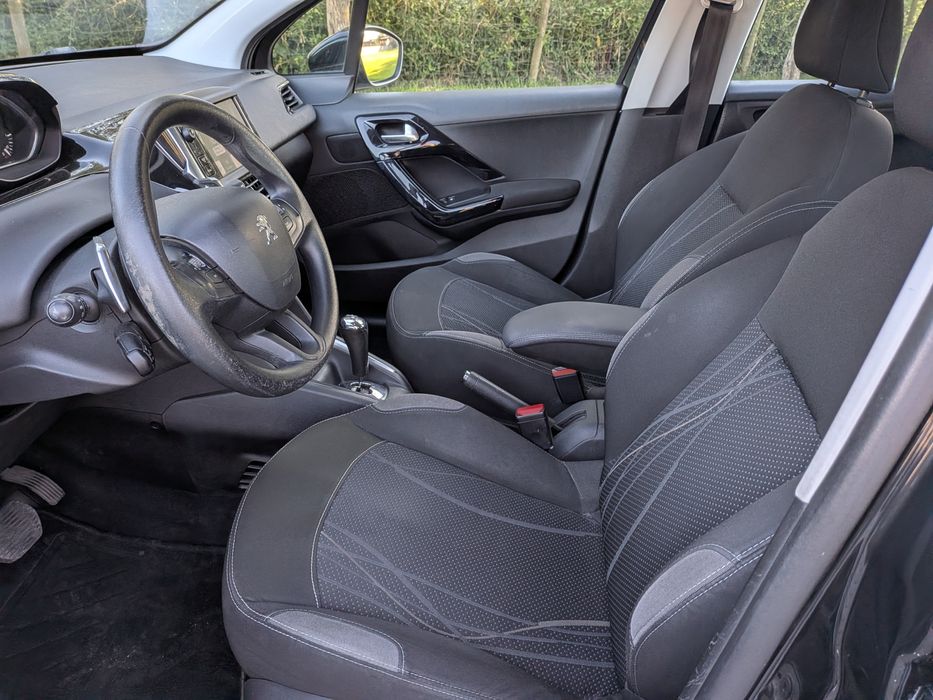 Peugeot 208 Caixa automática