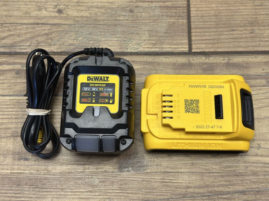 Zestaw DeWalt | ładowarka DCB1102 + akumulator 18V 2,0Ah 2022r.