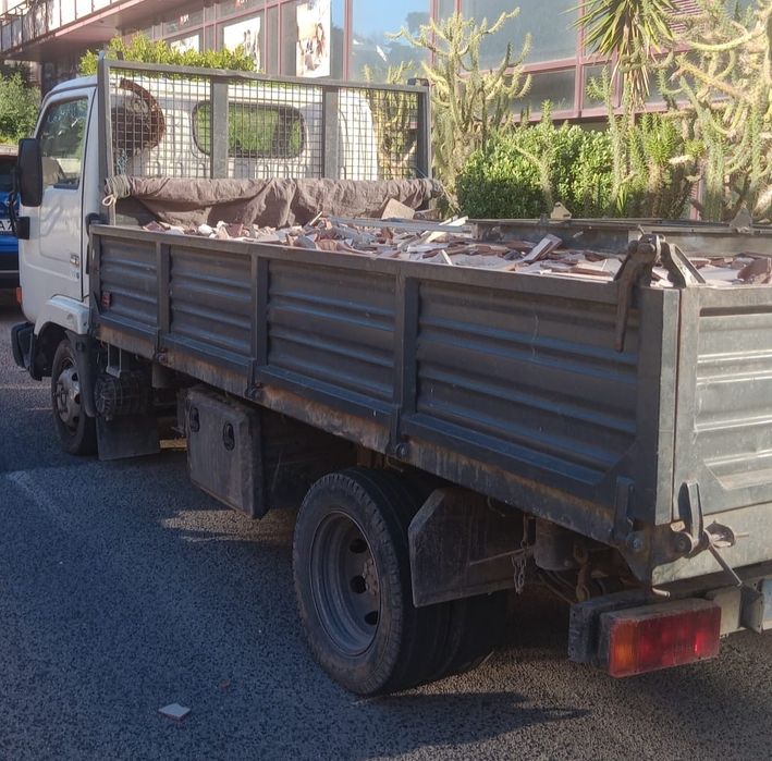 CONTENTORES e CARRINHAS: com ou sem ajudantes, para carregar todo o tipo de resíduos urbanos, jardinagem, entulho de obras, lixo misturado ou separado