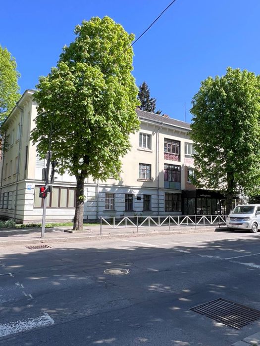 Продаж 3 кімнатної квартири в Центрі міста