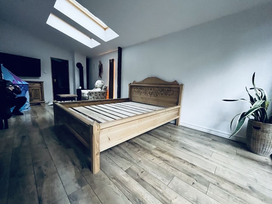 Łóżko góralskie recznie rzezbione lite drewno