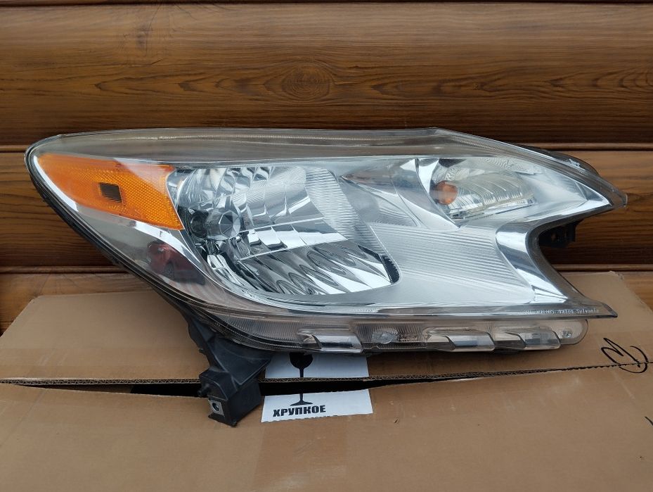 Nissan Note,Versa  2013-2017 фари ліва, права,