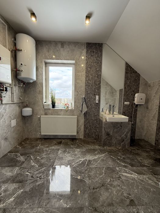 Продаж салону краси у Мостиськах