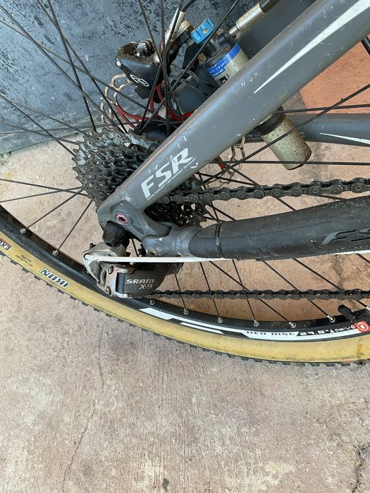 Bicicleta SPECIALIZED EPIC, bem equipada fox