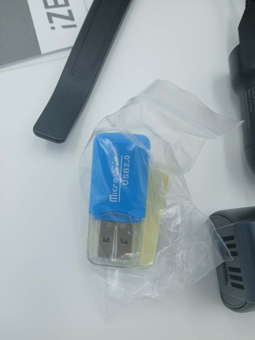 Kamera samochodowa iZEEKER iD240 | Wideorejestrator WiFi QHD