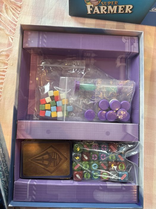 3 gry: smash up, pandemic szybka reakcja i super farmer.