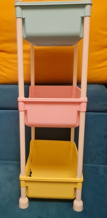 Pojemniki, regał na zabawki