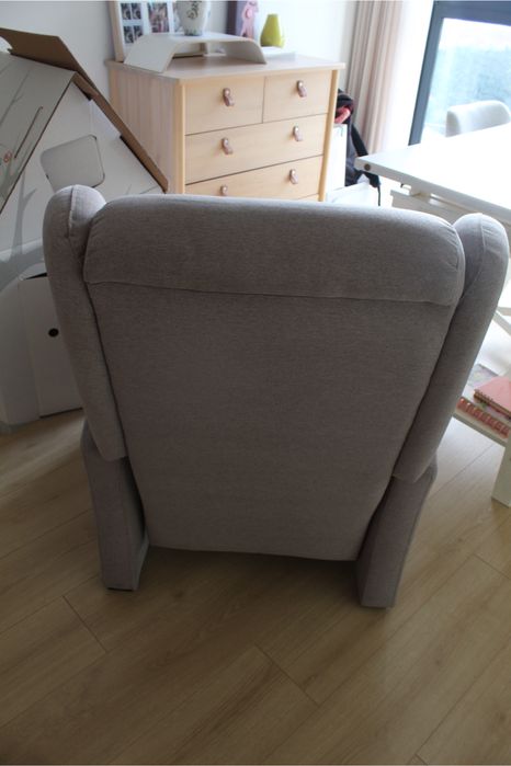 Poltrona sala cinza claro - Reclinável