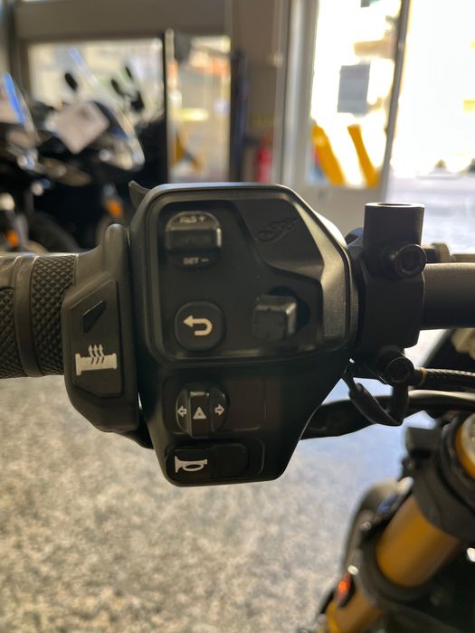 Indian FTR 1200 Carbon Exclusiva e Distinta em estado "Novo"