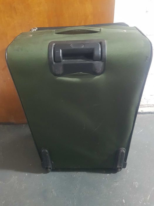 Продам большой дорожный чемодан