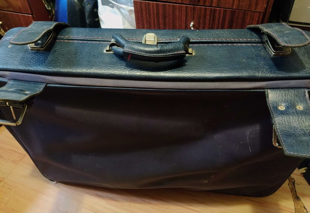 Чемодан большой 77*50см по периметру кожа big suitcase is big валіза