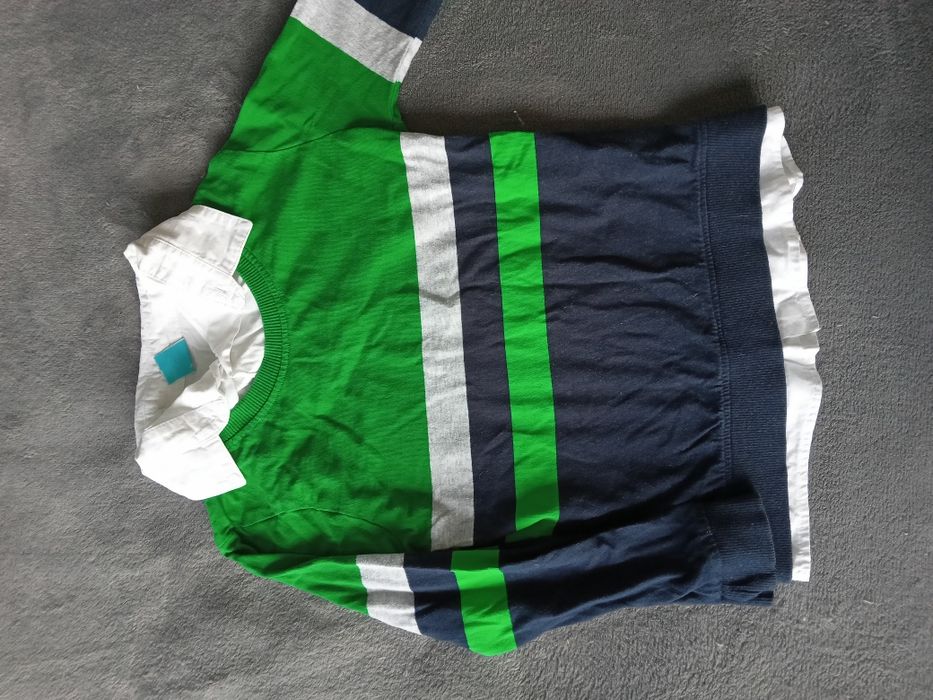Sweter z kołnierzykiem, r. 128.