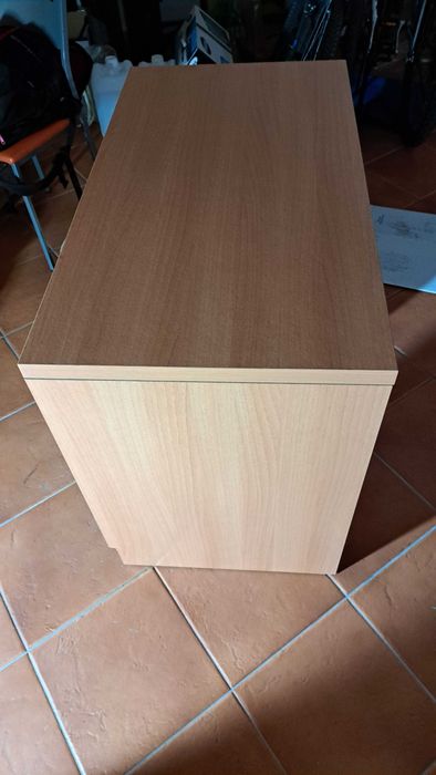 escravaninha 1,01 metros de largura e 54 cm de cumprimento