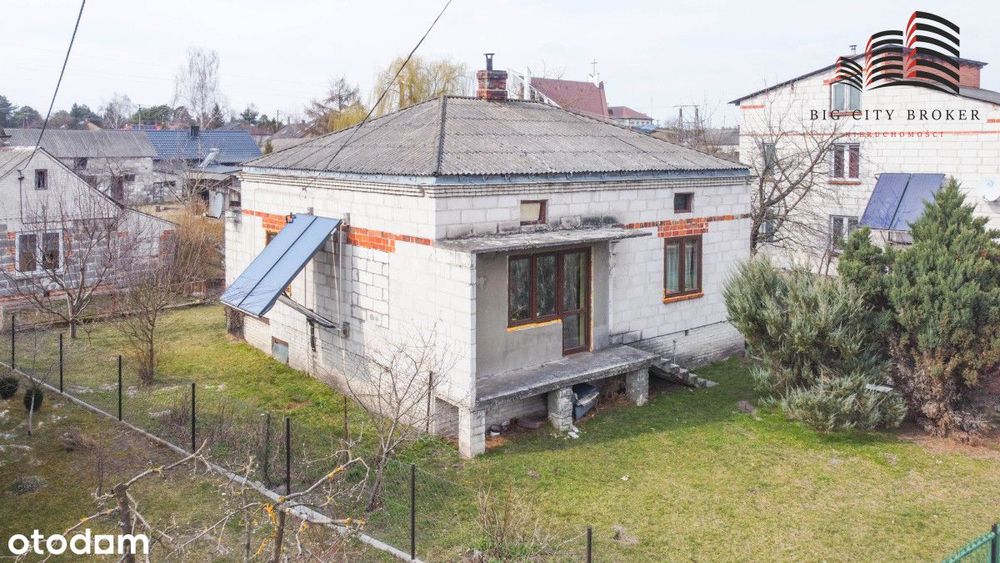Dom z budynkami gospodarczymi nad Bugiem