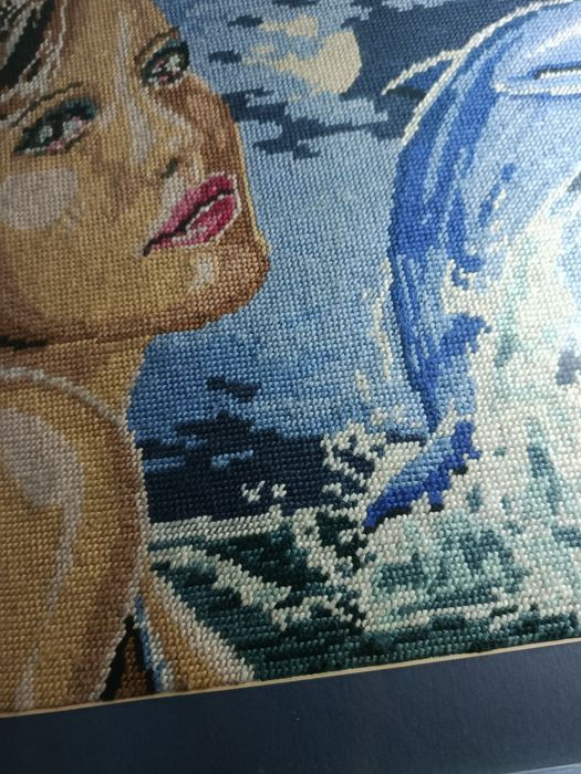 Quadro Único em Ponto Cruz: Mulher e Golfinho - Peça Artesanal com Mol