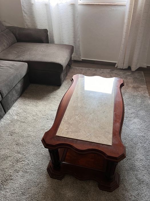 Móvel como novo em pedra, ótimo para mesa de apoio.