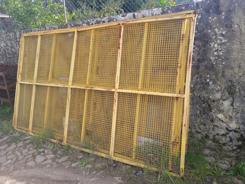 Grades em cor amarela