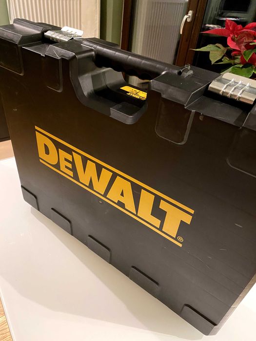 Młotowiertarka DeWalt D25481K zfunkcją kucia/wiercenia 1050W 40mm 6.7J