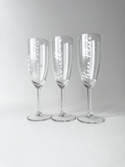 Szampanówki ślubne biały napis wesele kieliszki dekoracje ślubne toast