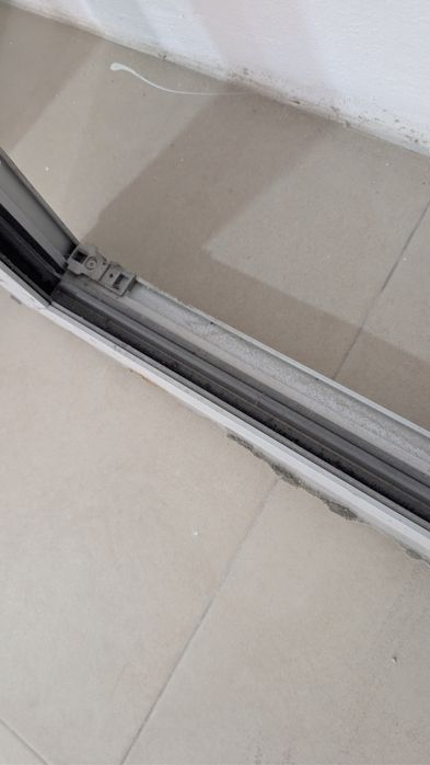 Janela Alumínio Oscilobatente 70x80 (direita)