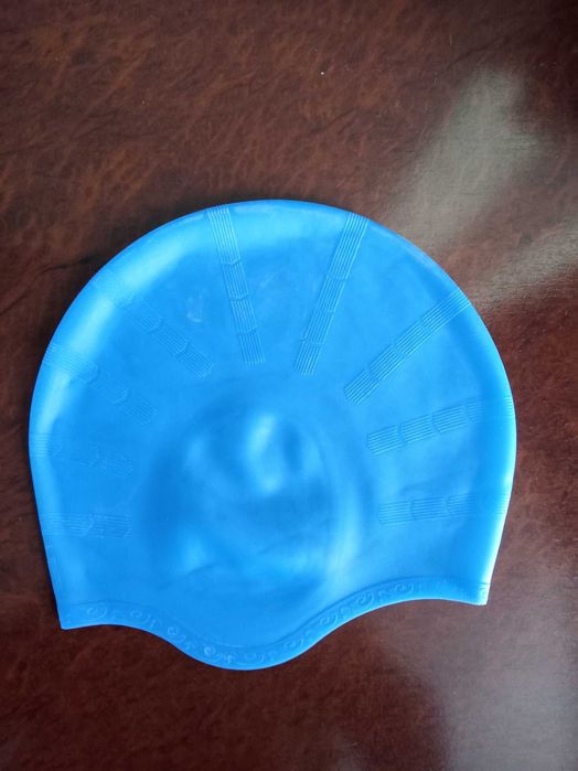 Шапочка для плавания (для длинных и обычных волос) силиконовая.