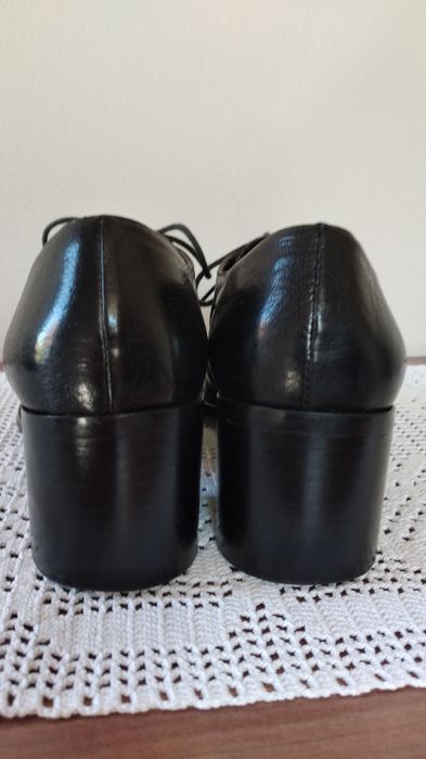Włoskie buty damskie szpic y2k rozm 38