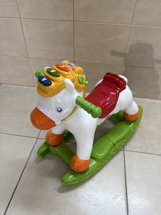 Cavalo baloiço para criança da Clementoni