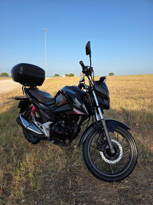 Honda CB125F + topcase GIVI