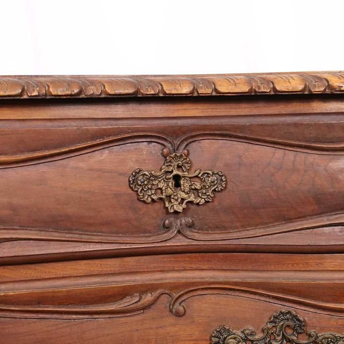 Cómoda estilo D. João V em madeira maciça