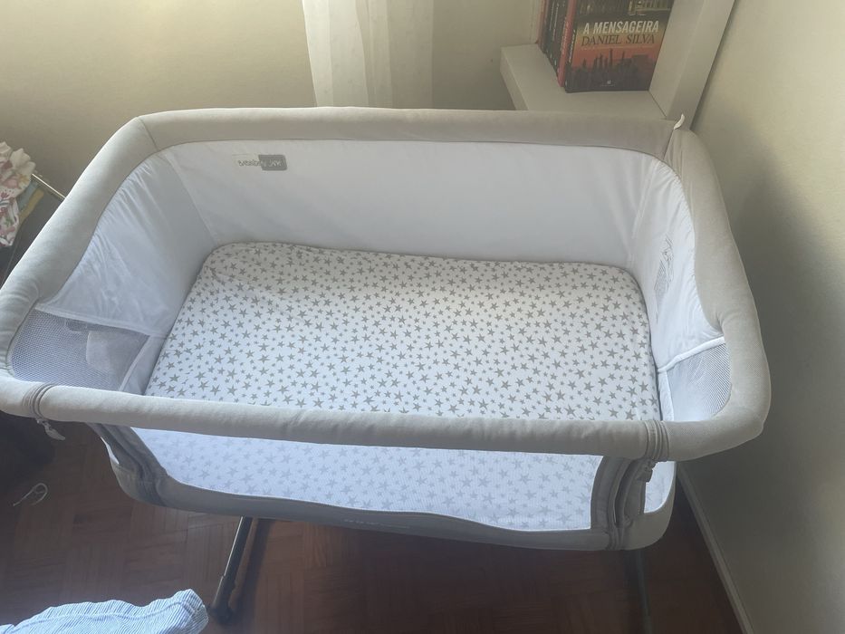 Berço co-sleeping tipo Next to me Jané