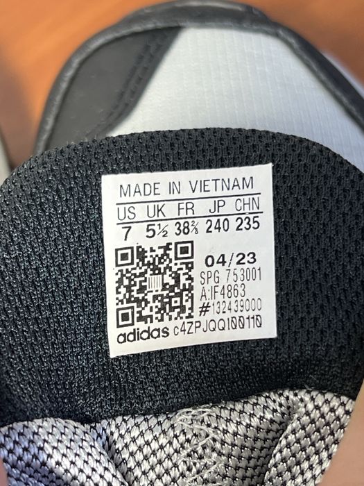 Кросівки Adidas Terrex.