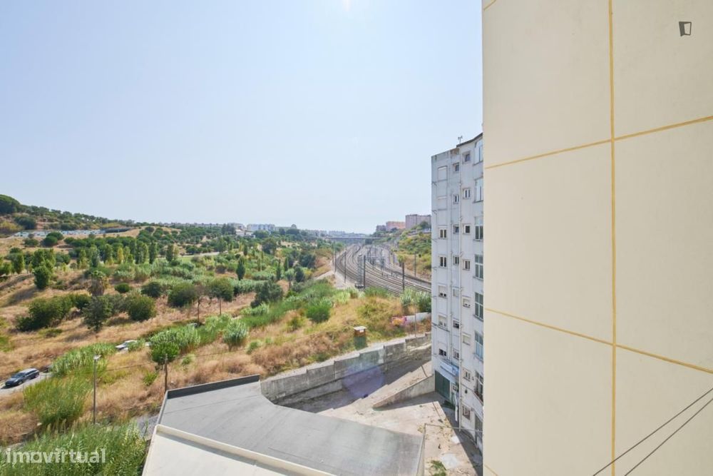 Quarto - localizado em Roma-Areeiro Lisbon