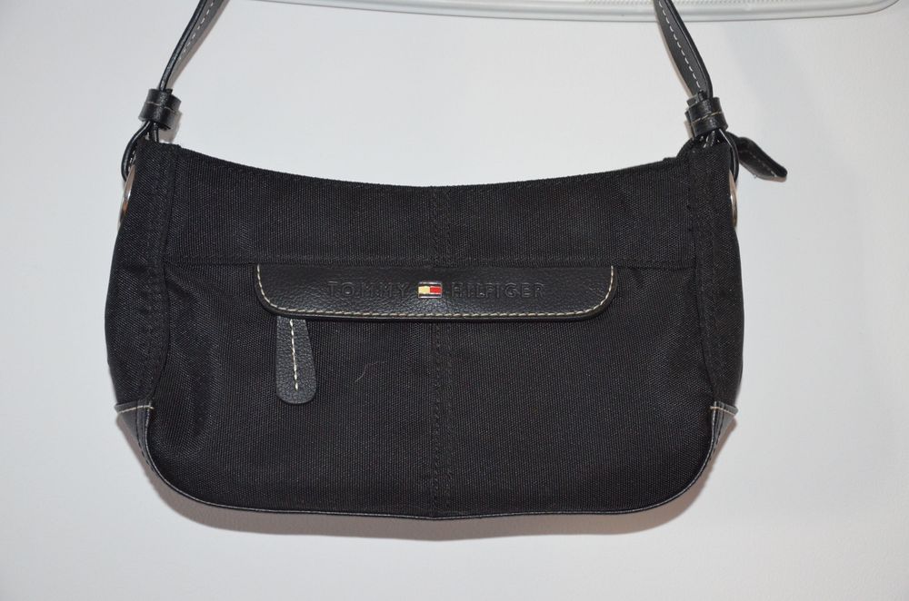 torebka na ramię Tommy Hilfiger czarna mała