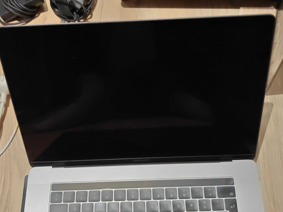 Portátil Apple MacBook Pro 15.4 Touchbar de 2017