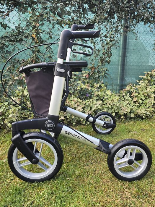 Chodzik Terenowy Gemino 60 | Duże Miękkie Koła | Stan IDEALNY | OKAZJA
​Opis:
​Na sprzedaż profesjonalny rollator (chodzik) klasy Premium – model Gemi