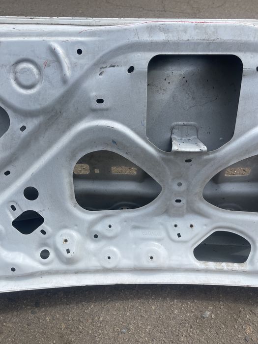 Ляда крышка багажника Toyota Avensis T29 тойота авенсис Т29