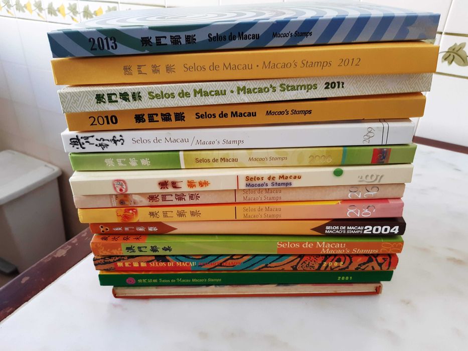 Filatelia - 14 Carteiras de Macau, Anos 2000 a 2013, excelente estado
