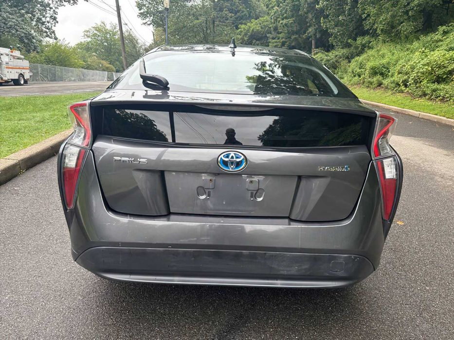 Toyota Prius      2016