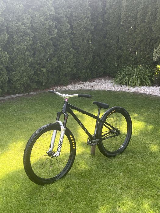 Rower dirt jumping dirtówka YT dirt love rock shox pike dj