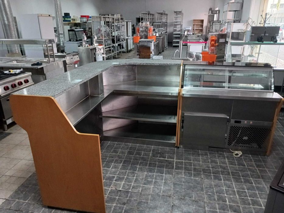 ACM1665 - Balcão com vitrine refrigerada - Usado