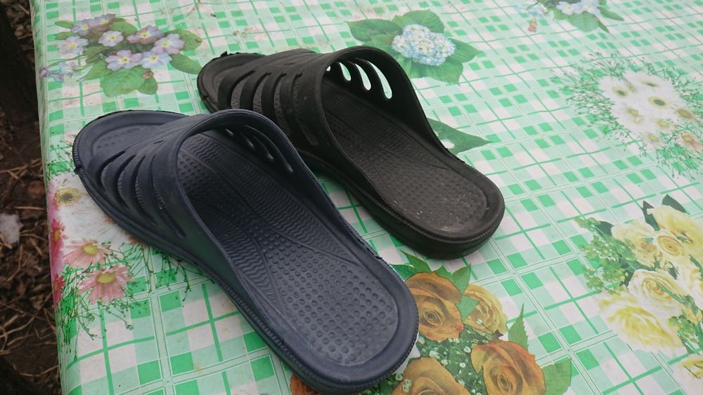 Тапочки пена 2 правых (даром)
