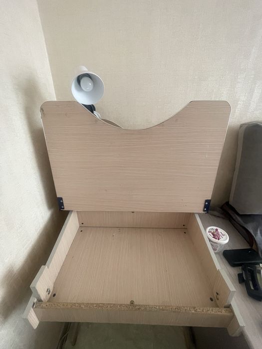 Письмовий дитячий стіл з поличками і стільчиком