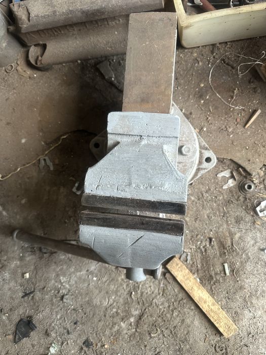 Продам тіски ідеальний стан.