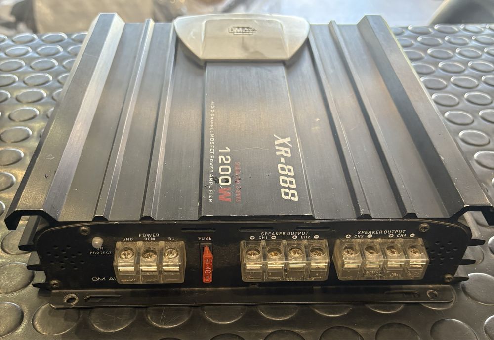 Автомобільний підсилювач BM Boschmann XR-888