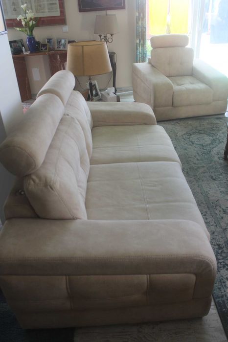 Belo Conjunto de sofás- 1 de 3 lugares e dois de 1 lugar