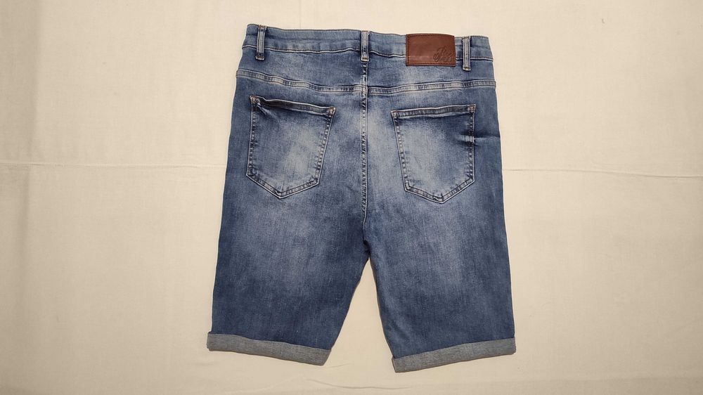 Шорти чоловічі DENIM Short Be Inspired

розмір:  L / 34 

б/у