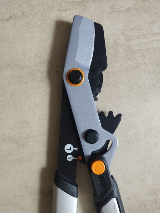 Sekator Fiskars LX 108 x-series dual action